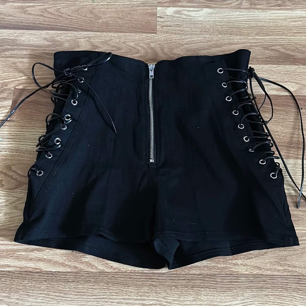 Fashion Nova “Attention On Me” Short NWT